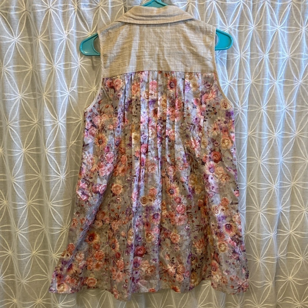 Oddy Button Down Sleeveless Top